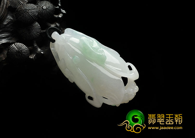 糯冰种白底青缅甸翡翠A货玉兰花挂件