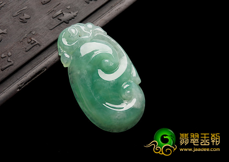 糯冰种翠色缅甸翡翠A货如意挂件
