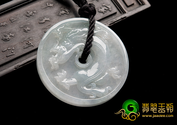 糯冰种晴水缅甸翡翠A货龙牌挂件