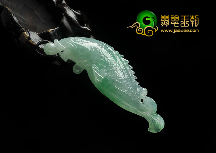 冰种飘翠缅甸翡翠A货小鱼挂件