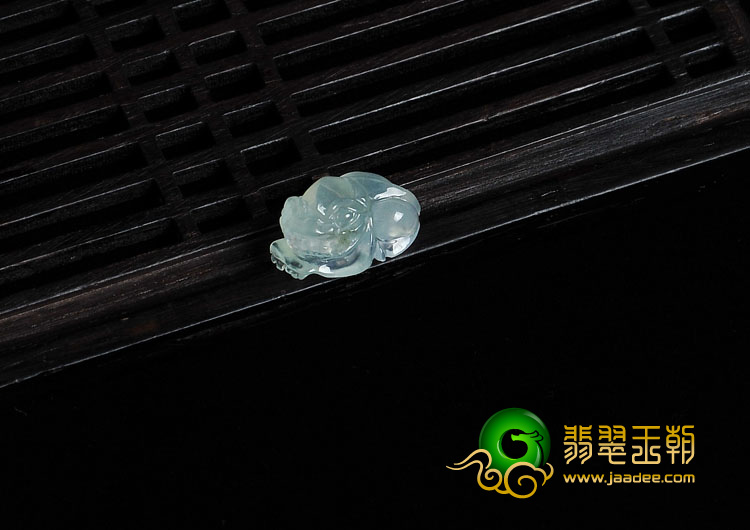 冰种晴水缅甸翡翠A货金蟾戒面