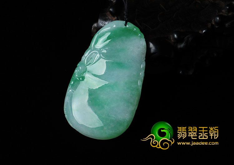 糯冰种翠色缅甸翡翠A货福瓜挂件