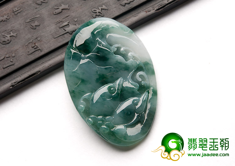 糯冰种飘花缅甸翡翠A货海豚挂件