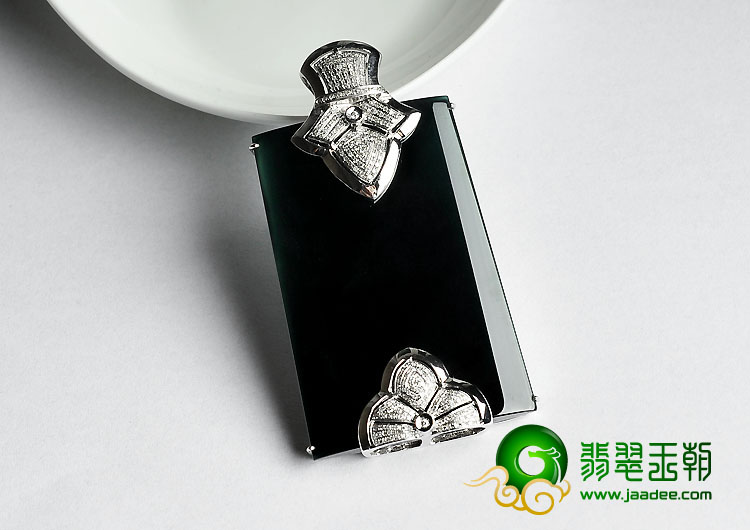 玻璃种墨翠缅甸翡翠A货镶白金方牌胸坠（真钻）