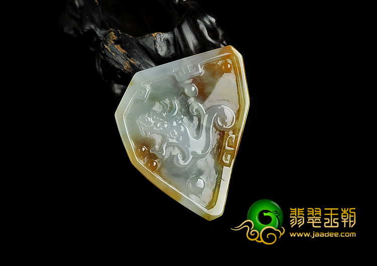冰种黄翡缅甸翡翠A货龙牌挂件