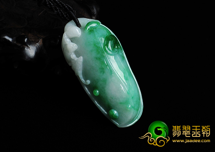 糯冰种翠色缅甸翡翠A货福瓜挂件