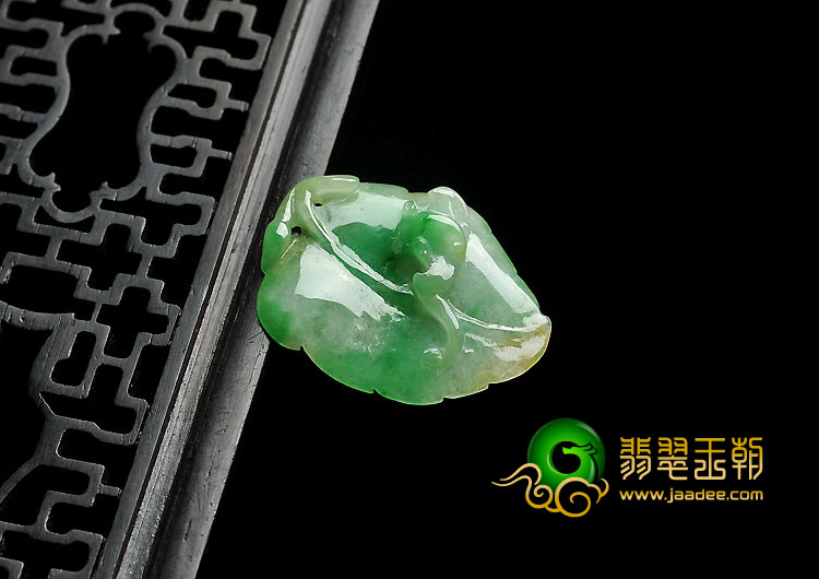 糯冰种三彩缅甸翡翠A货一叶成名挂件