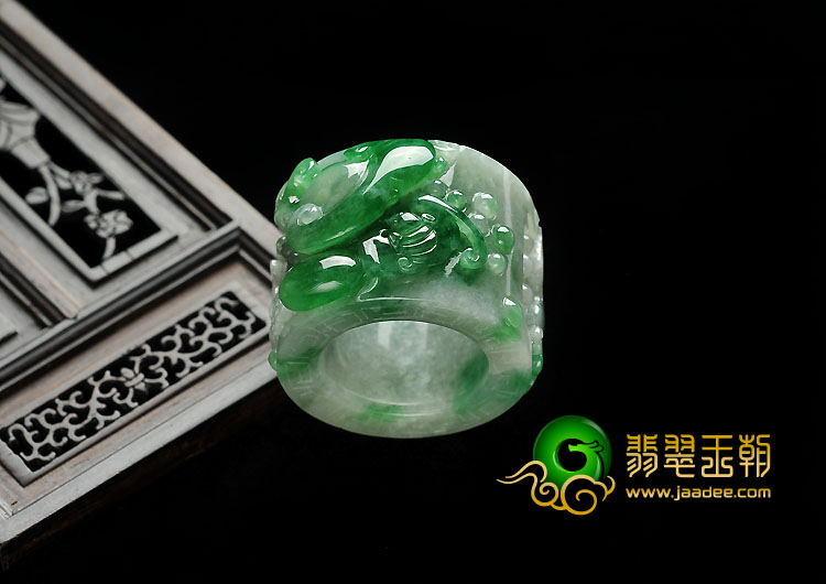 糯冰种阳绿缅甸翡翠A货福从天降扳指