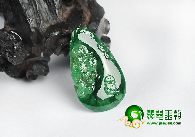 糯冰种浓绿缅甸翡翠A货招财进宝挂件