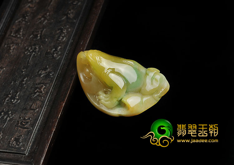 糯冰种黄加绿缅甸翡翠A货金蟾送宝挂件
