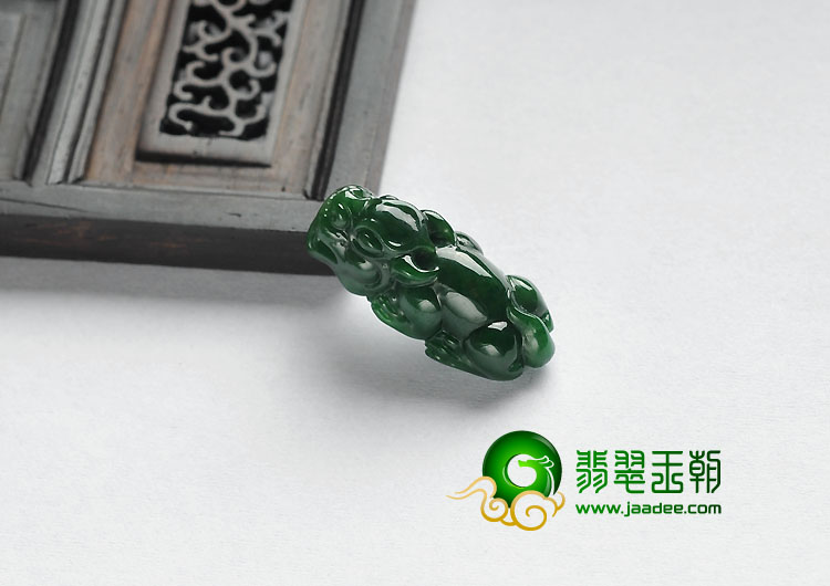糯冰种阳绿缅甸翡翠A货貔貅戒面