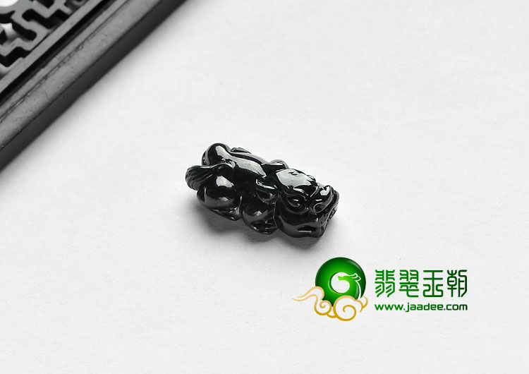 糯冰种墨翠缅甸翡翠A货貔貅戒面