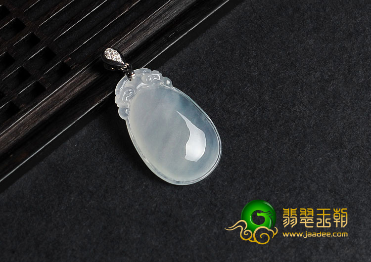 冰种淡晴水缅甸翡翠A货福瓜挂件