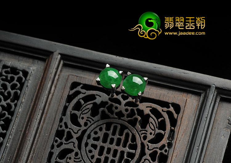 冰种正阳绿缅甸翡翠A货镶白金耳钉
