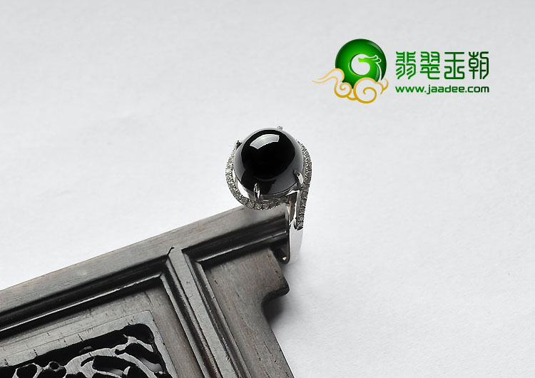 细糯种墨翠缅甸翡翠A货镶白金戒指（水钻）