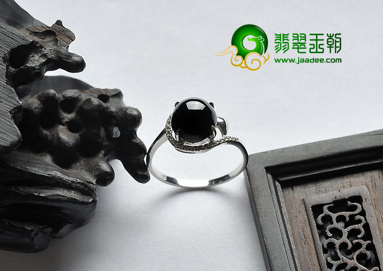 细糯种墨翠缅甸翡翠A货镶白金墨翠戒指（水钻）