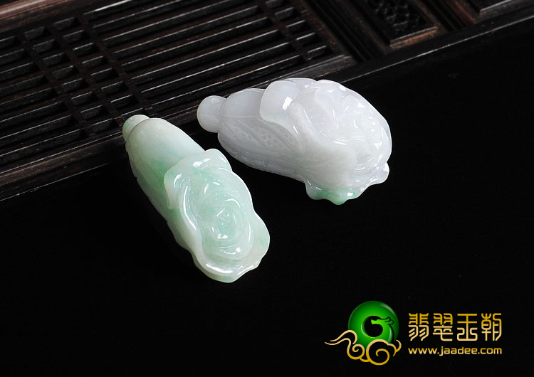 糯冰种飘翠缅甸翡翠A货白菜挂件（一对）