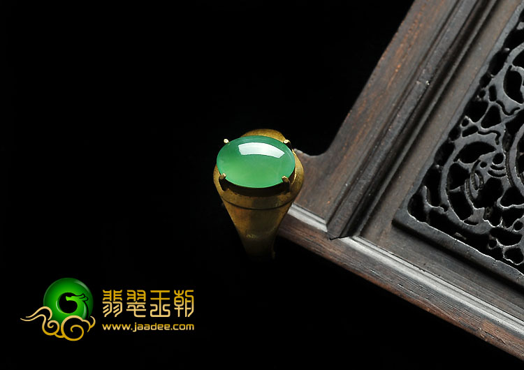 冰种翠色缅甸翡翠A货戒面