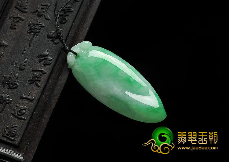 糯冰种飘翠缅甸翡翠A货福瓜挂件