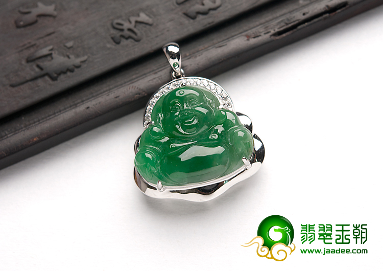 糯冰种阳绿缅甸翡翠A货玉佛胸坠