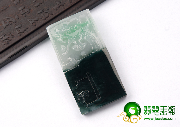 糯冰种墨绿缅甸翡翠A货龙凤牌挂件