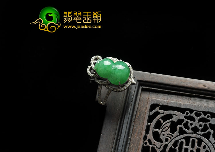 冰种苹果绿缅甸翡翠A货镶白金葫芦戒指（真钻）