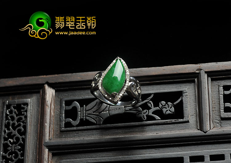 糯冰种阳绿缅甸翡翠A货镶白金水滴戒指（真钻）