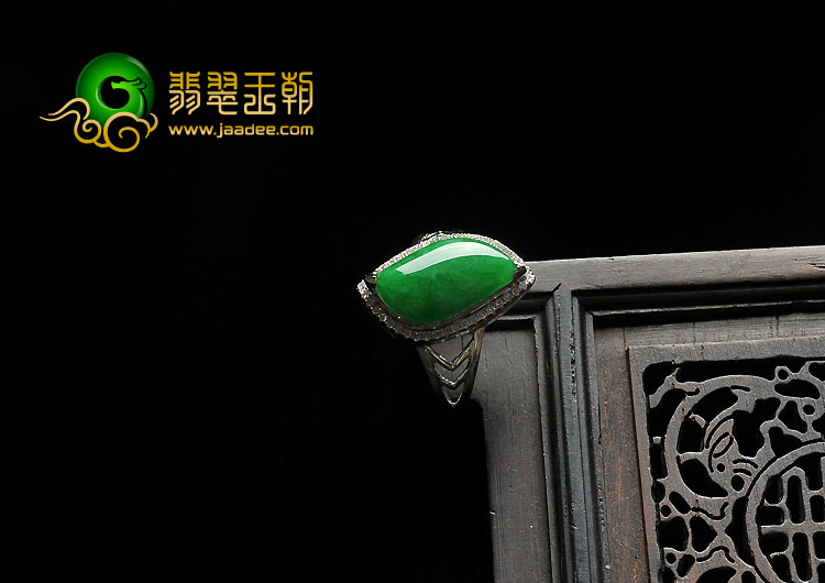 糯冰种阳绿缅甸翡翠A货镶白金水滴戒指（真钻）