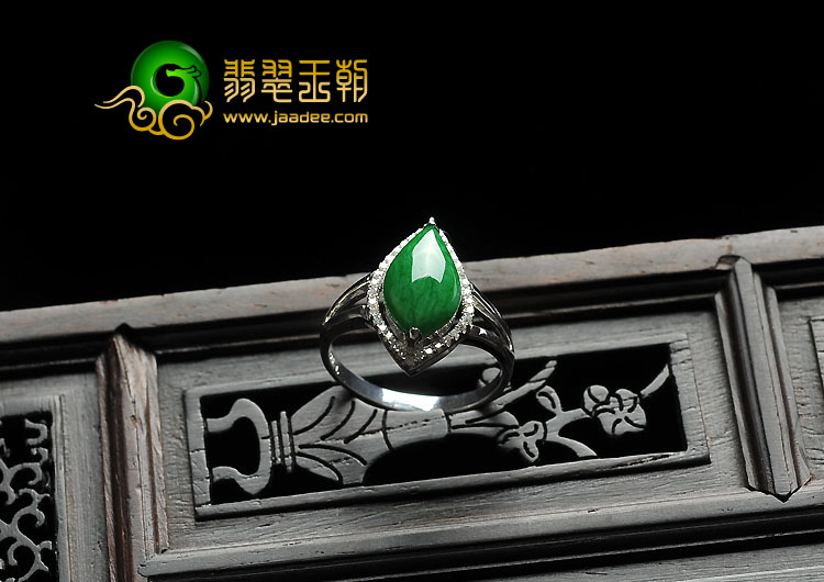 糯冰种阳绿缅甸翡翠A货镶白金水滴戒指（真钻）