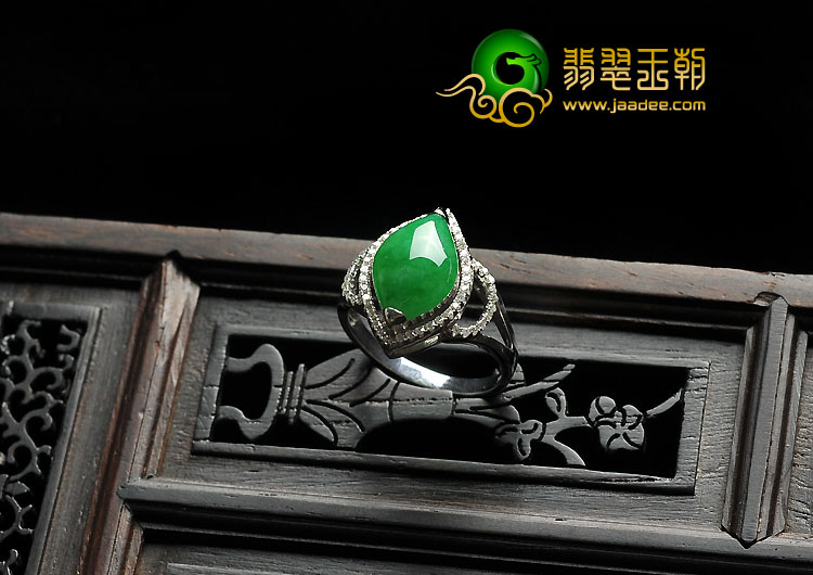 糯冰种阳绿缅甸翡翠A货镶白金水滴戒指（真钻）