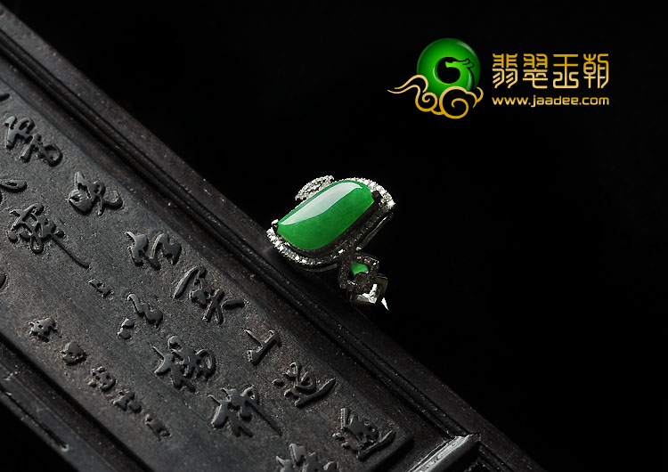 糯冰种阳绿缅甸翡翠A货镶白金水滴戒指（真钻）