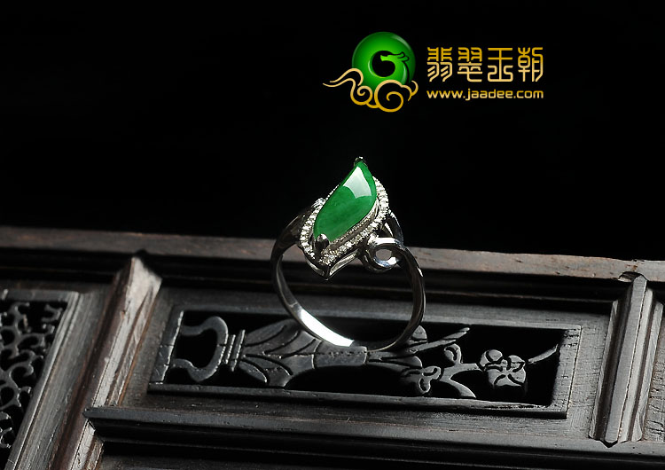 糯冰种阳绿缅甸翡翠A货镶白金水滴戒指（真钻）