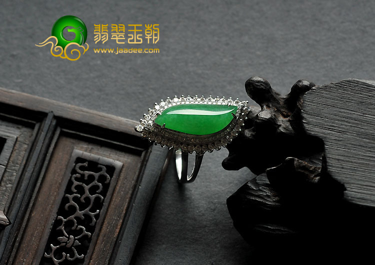 冰种阳绿缅甸翡翠A货镶白金水滴戒指（真钻）