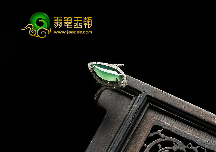 冰种晴水缅甸翡翠A货镶白金水滴戒指（真钻）