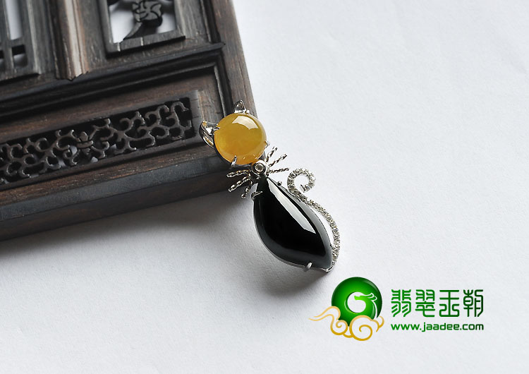 冰种墨翠黄翡缅甸翡翠A货镶银小猫胸坠（真钻）