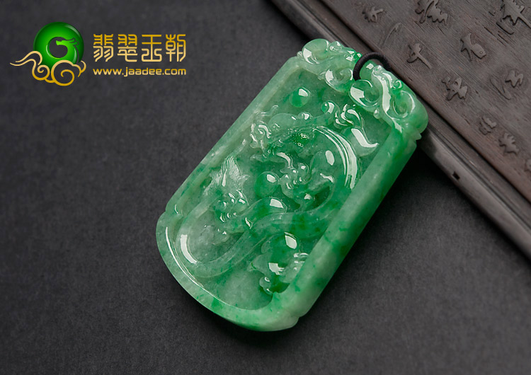 糯冰种飘翠缅甸翡翠A货龙牌挂件