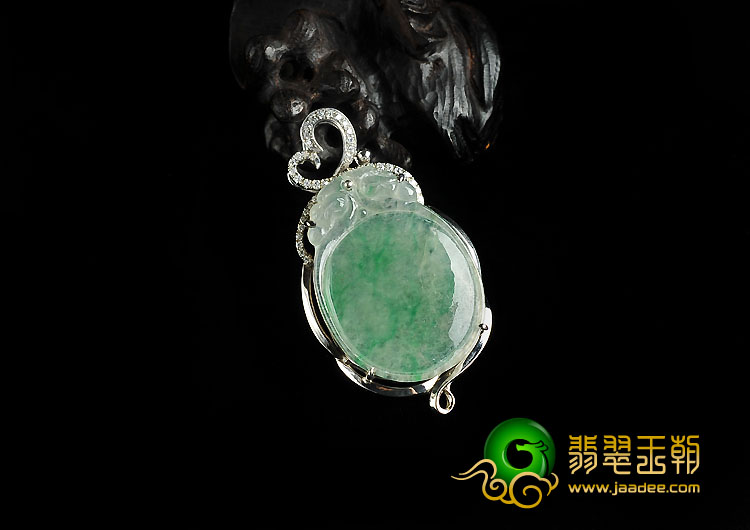 冰种飘翠缅甸翡翠A货镶银二龙戏珠胸坠（水钻）