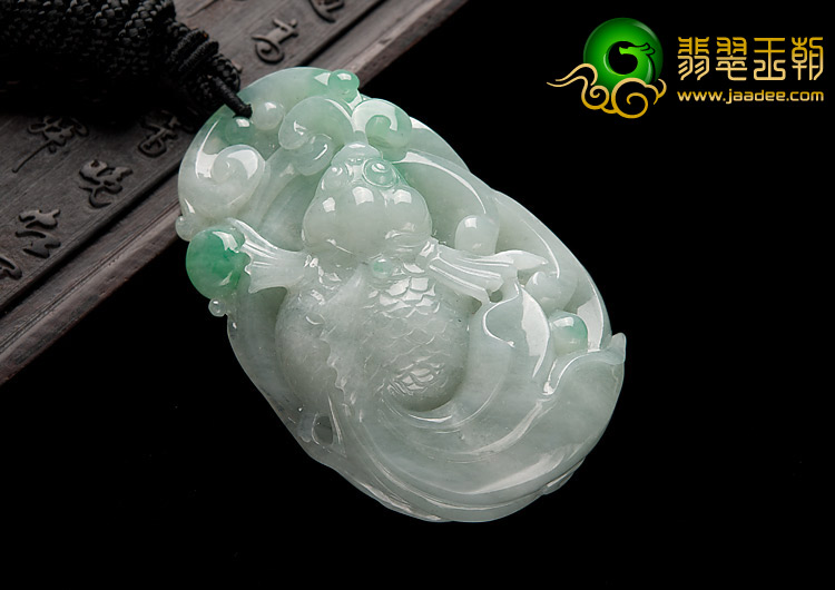 糯冰种飘花缅甸翡翠A货年年有余挂件