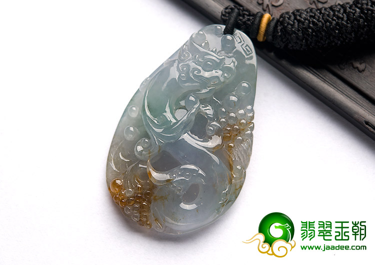 糯冰种三彩缅甸翡翠A货飞龙挂件