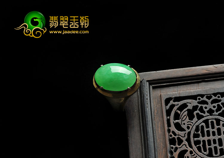 冰种阳绿缅甸翡翠A货戒面