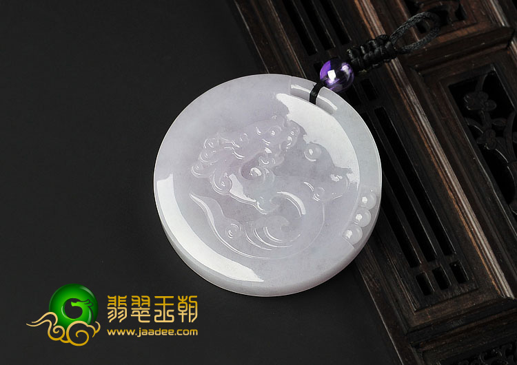 糯冰种淡春带彩缅甸翡翠A货圆龙牌挂件