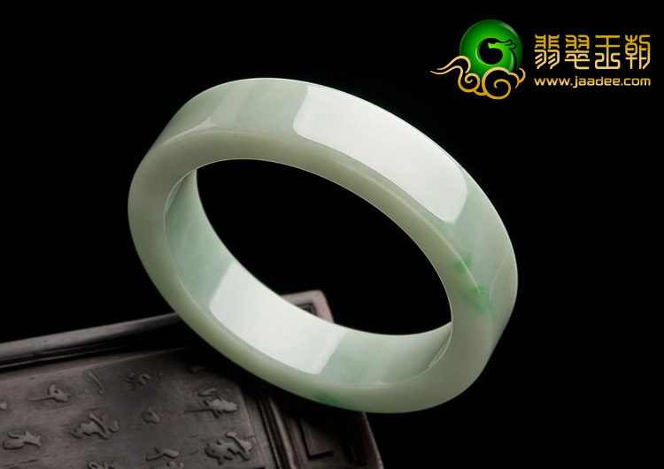 糯冰种淡豆绿缅甸翡翠A货方条手镯（58.4mm）