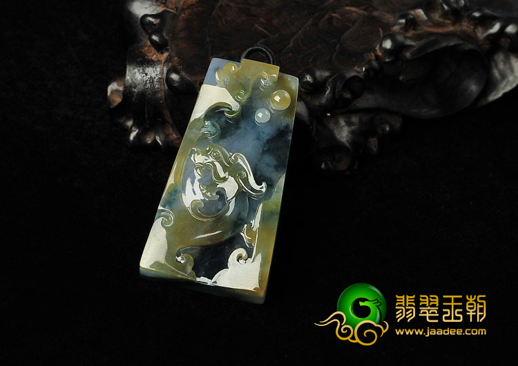 冰种三彩缅甸翡翠A货龙牌挂件