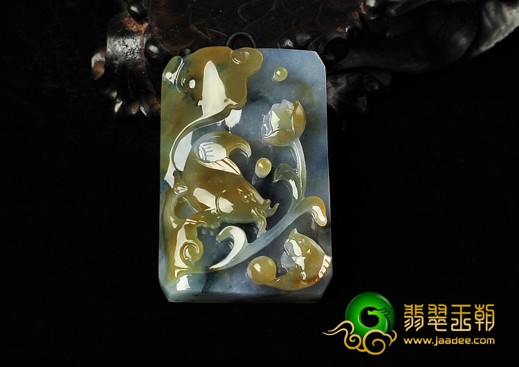 冰种三彩缅甸翡翠A货年年有余挂件