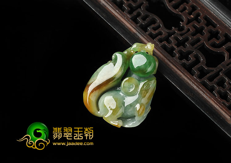 糯冰种三彩缅甸翡翠A货松鼠挂件