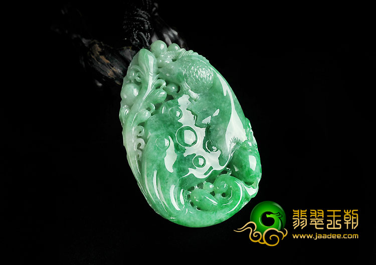 糯冰种翠色缅甸翡翠A货年年有余挂件