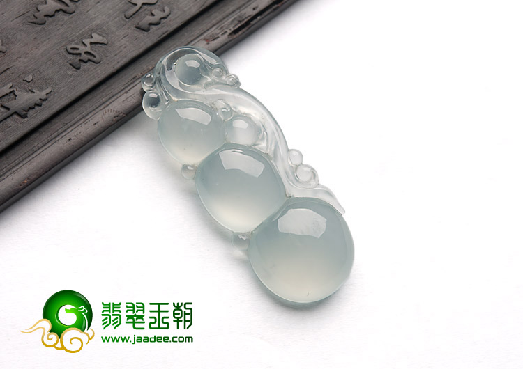 冰玻种淡晴水缅甸翡翠A货豆子挂件