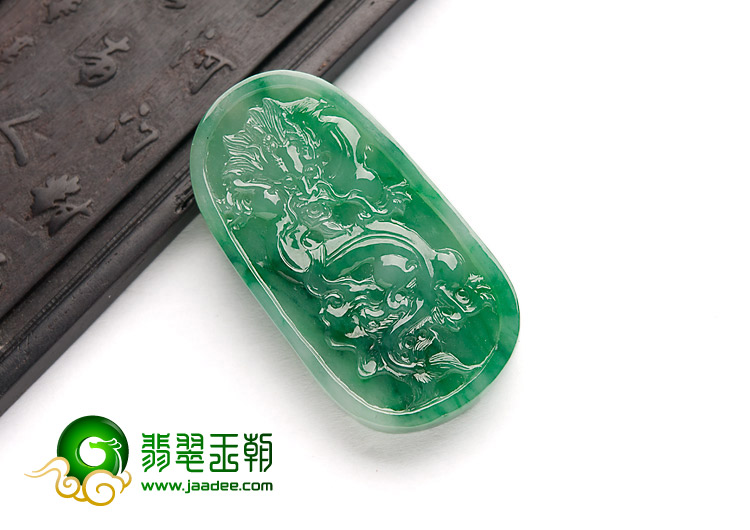糯冰种翠色缅甸翡翠A货龙牌挂件