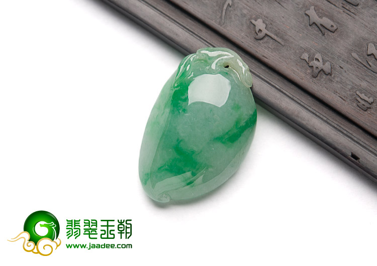糯冰种飘翠缅甸翡翠A货福瓜挂件