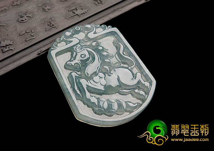 冰种晴水缅甸翡翠A货马牌挂件